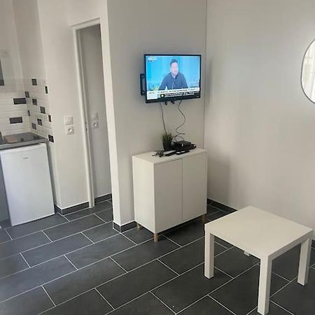 Studio Cosy Refait A Neuf Levallois Esterno foto