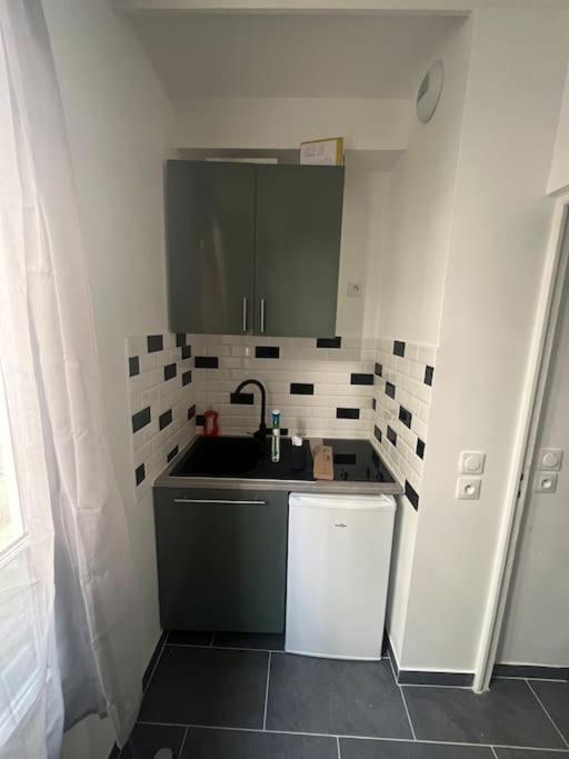 Studio Cosy Refait A Neuf Levallois Esterno foto