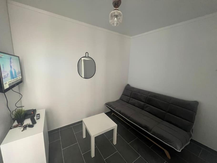 Studio Cosy Refait A Neuf Levallois Esterno foto