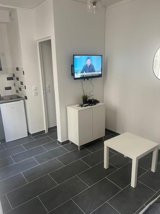 Studio Cosy Refait A Neuf Levallois Esterno foto